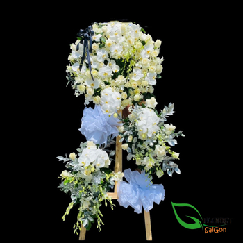 Premium flower wreath delivery Saigon