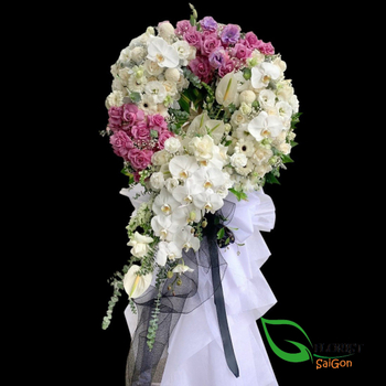 Elegance funeral standing spray