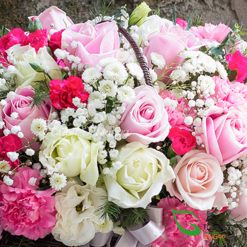Online pink birthday flowers for her in HCMC