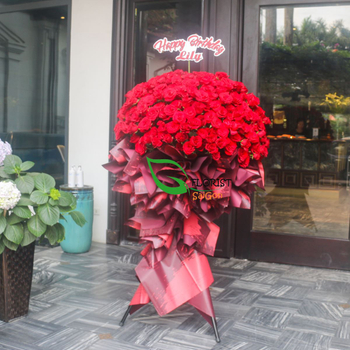 Huge red rose arrangement Saigon