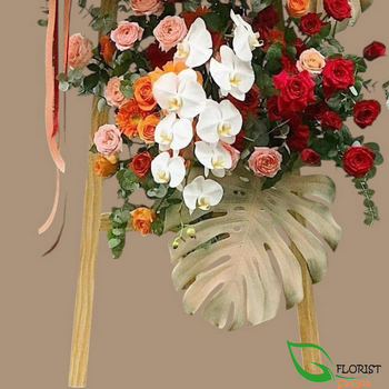 luxury opening flower stand Saigon