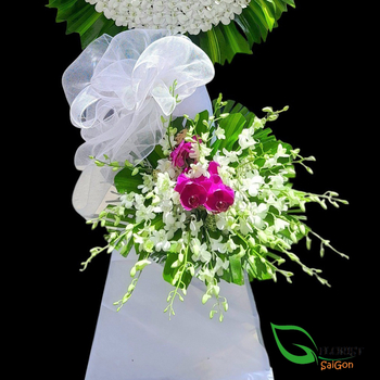Send heartfelt condolence flowers to Saigon, HCMC