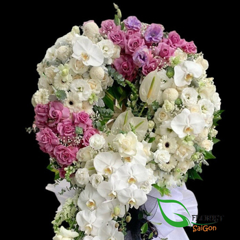Send elegance standing spray to Hochiminh city
