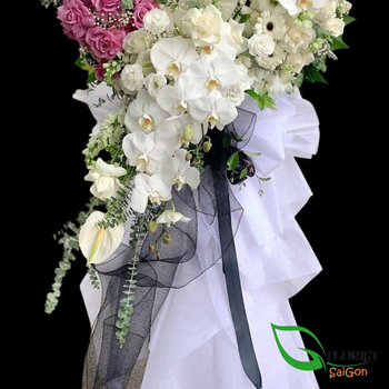 Order elegance standing spray in Hochiminh city