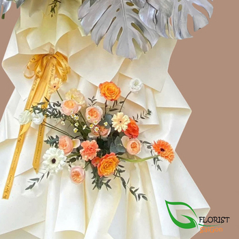 Orange opening flower stand delivery Ho Chi Minh city