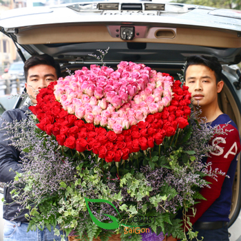 Special heart shaped rose arrangement Saigon