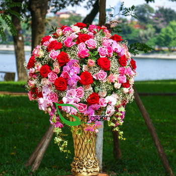 Luxury flower arrangement Saigon