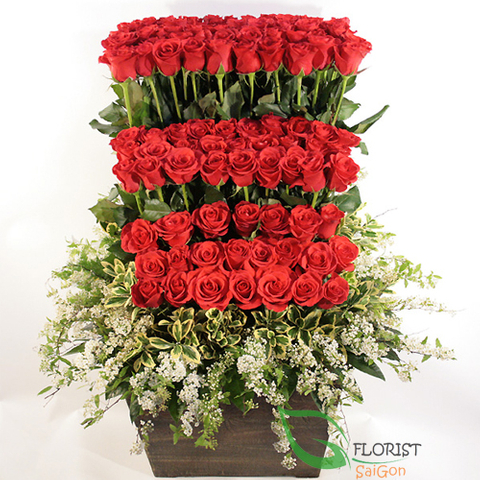 Roses basket for sending to Saigon