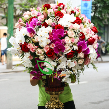 Premium flowers delivery Saigon