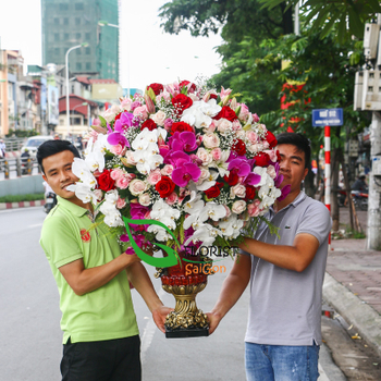 Oder premium flower arrangement Saigon