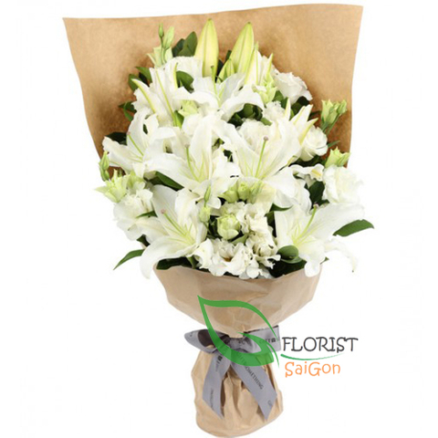 Bouquet of white lilies and white lisianthus