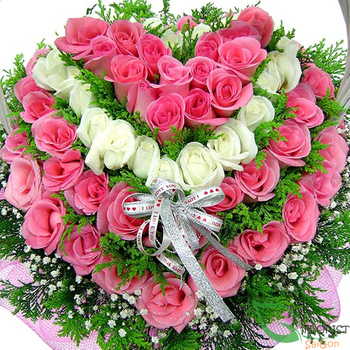 Heart flowers from beautiful roses free delivery in Saigon