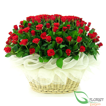 99 red roses arrangement