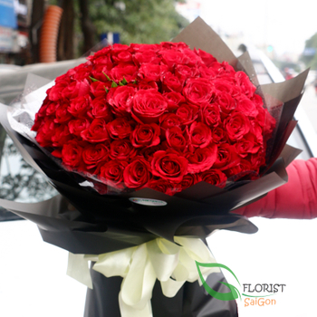 99 red roses bouquet in Saigon