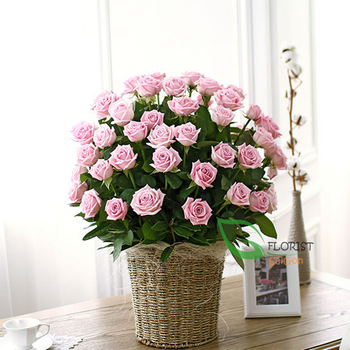 Romantic roses for her online in Saigon