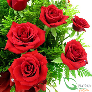 Red rose basket online