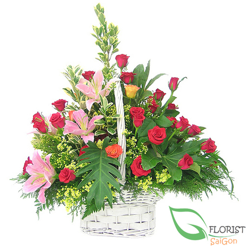 Red roses and pink lilies arrangement
