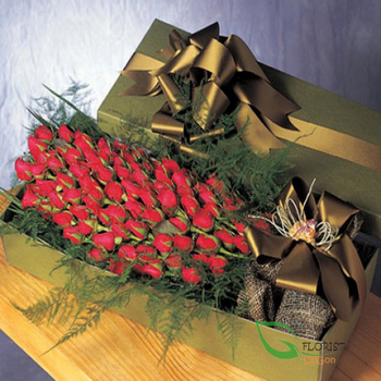 Boxed arrangement of 100 red roses