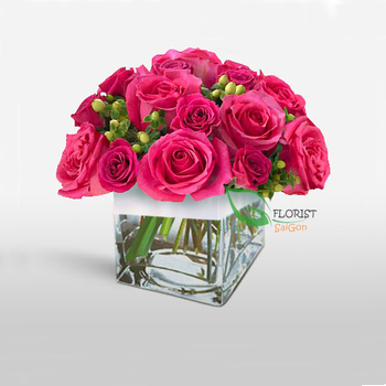 Flowers in vase free delivery Hochiminh city