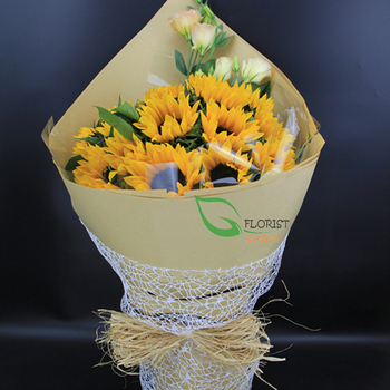 Sunflower bouquet arrangement with lisianthus