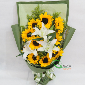 Bouquet of lilies with sunflower