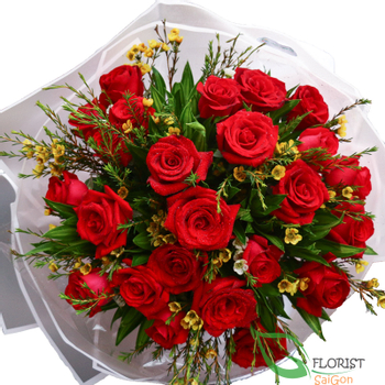 Bouquet of red roses for love in Florist Saigon