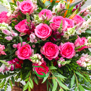 Beautiful pink rose arrangement delivery Saigon