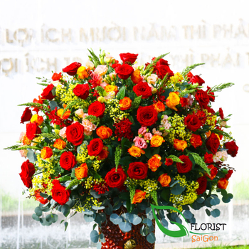 Order flower arrangement for VIP clients in Saigon