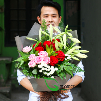Sweet flower bouquet for her in Saigon