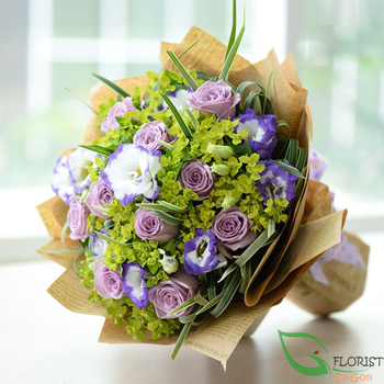 Lovely purple rose bouquet