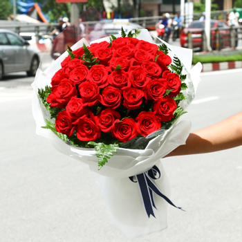 Saigon red rose bouquet