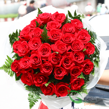 Shop for red rose bouquet in Saigon
