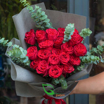 Simple rose bouquet delivery Saigon