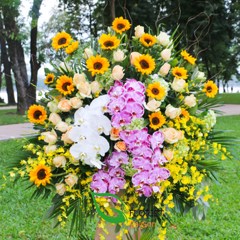 Grand opening flower stand delivery Hochiminh city