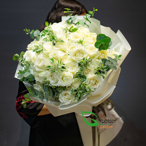 Best white rose bouquet delivery Saigon