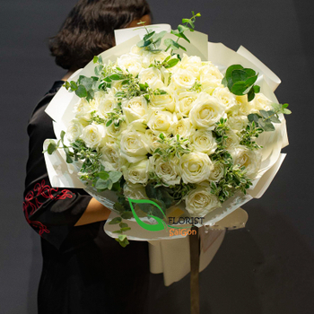 Send best white rose bouquet to Saigon