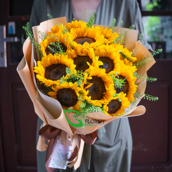Best sunflower bouquet for birthday delivery
