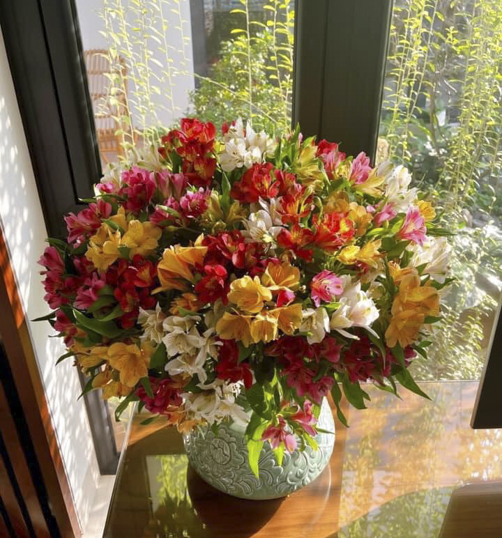 alstroemeria flower arrangement for womens day