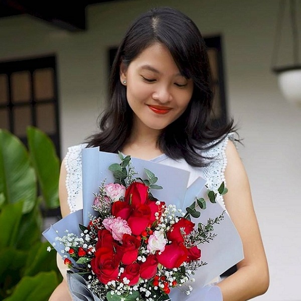 Why women love receiving flowers