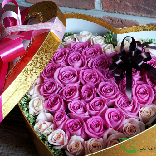 Flowers box of purple roses
