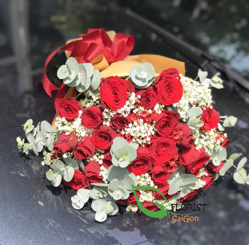 Red rose bouquet for Mothers day in Saigon