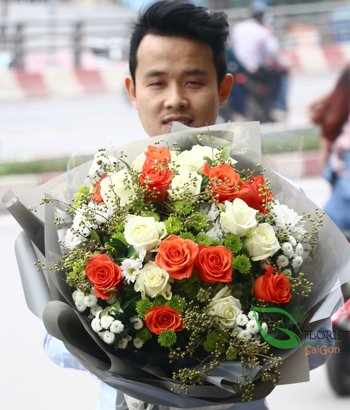 Bouquet flowers arrangement for delivery District 3 in Saigon