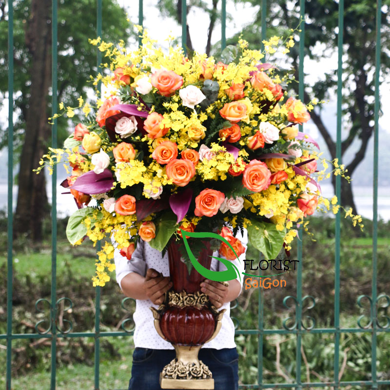 Order cheerful yellow flower arrangement to Hochiminh city