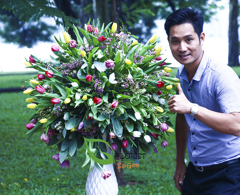 Duluxe tulip flower arrangement Saigon