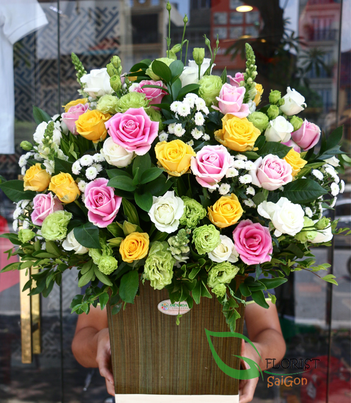 Saigon mixed roses basket free delivery