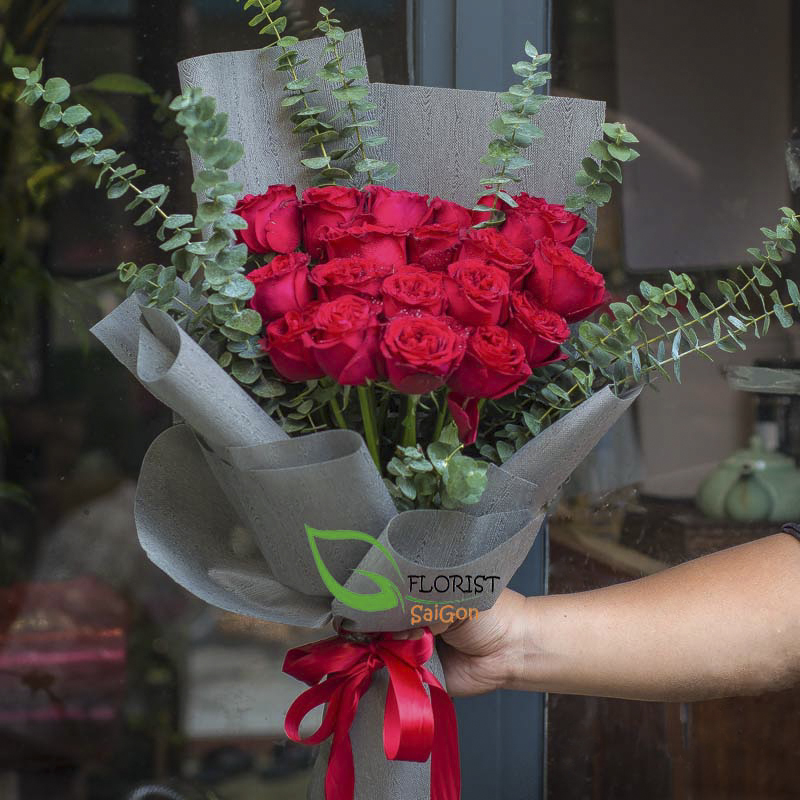 Simple rose bouquet in Hochiminh city