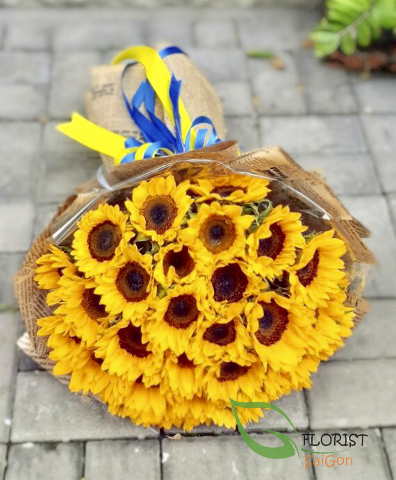 Sunflower bouquet for birthday delivery Saigon