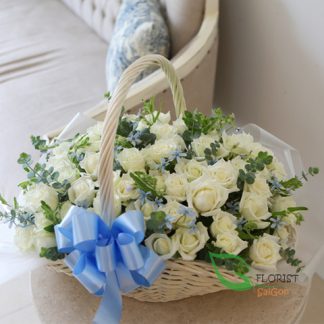 100 white roses