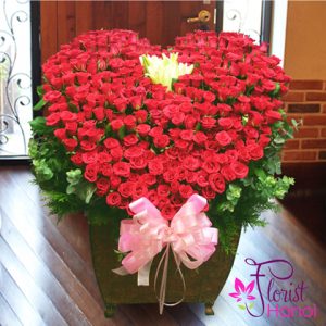 365 Red roses for love