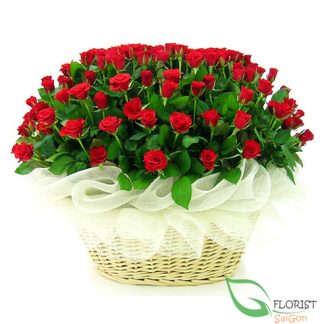 99 red roses arrangement